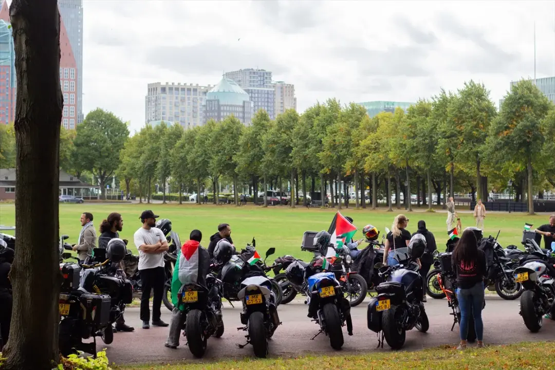 Hollanda'da motosiklet sürücülerinden Filistin'e destek gösterisi