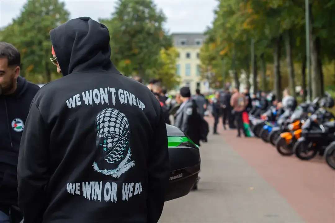 Hollanda'da motosiklet sürücülerinden Filistin'e destek gösterisi
