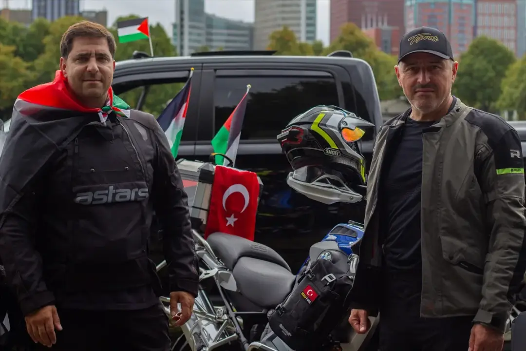 Hollanda'da motosiklet sürücülerinden Filistin'e destek gösterisi