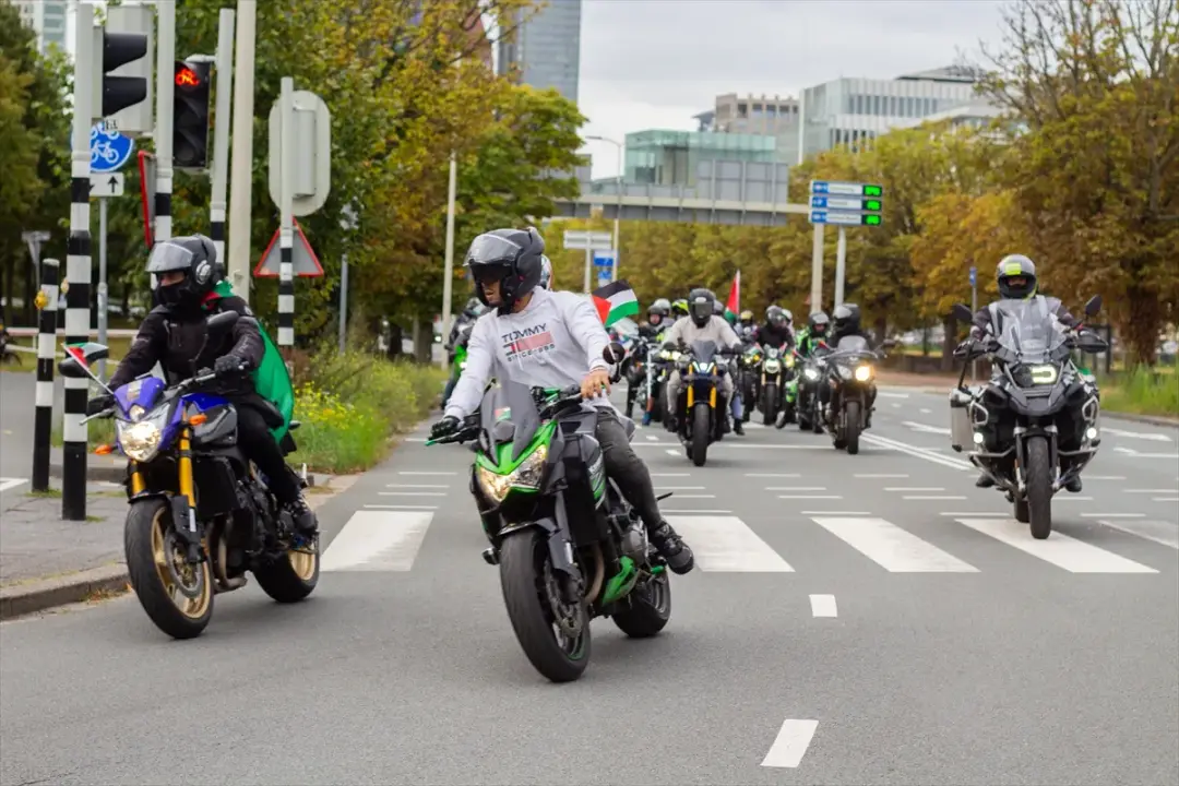 Hollanda'da motosiklet sürücülerinden Filistin'e destek gösterisi