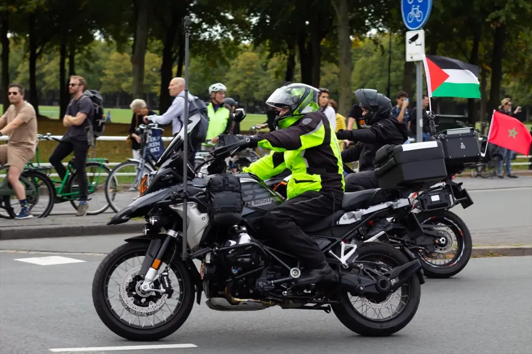 Hollanda'da motosiklet sürücülerinden Filistin'e destek gösterisi