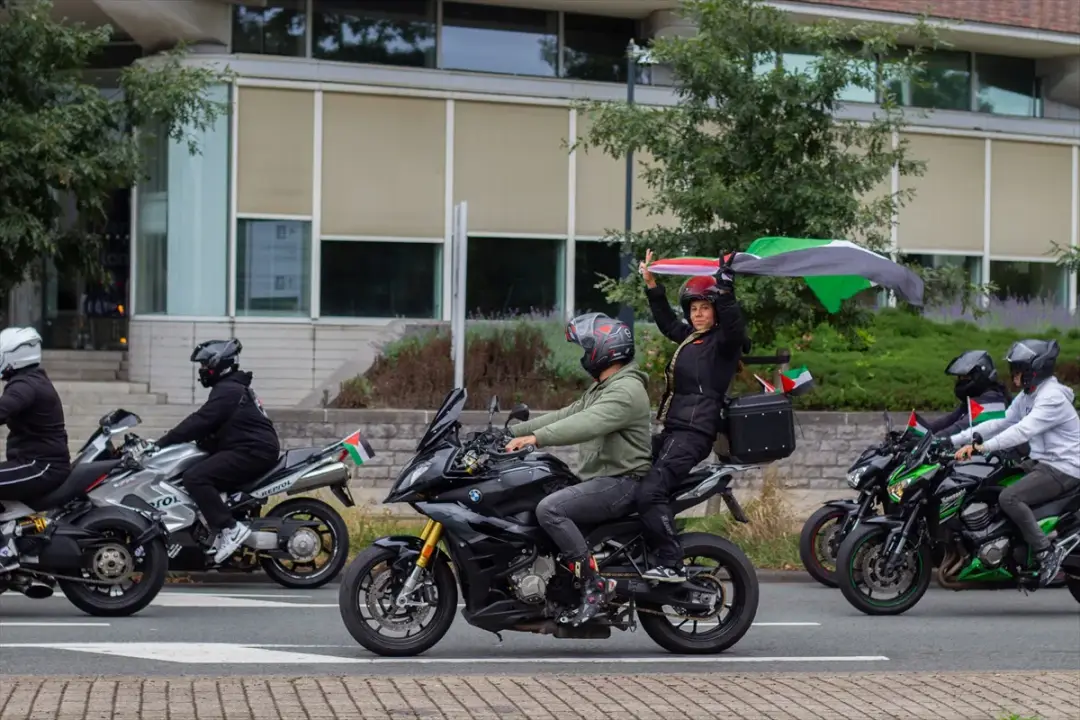 Hollanda'da motosiklet sürücülerinden Filistin'e destek gösterisi