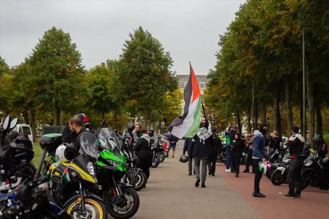 Hollanda'da motosiklet sürücülerinden Filistin'e destek gösterisi