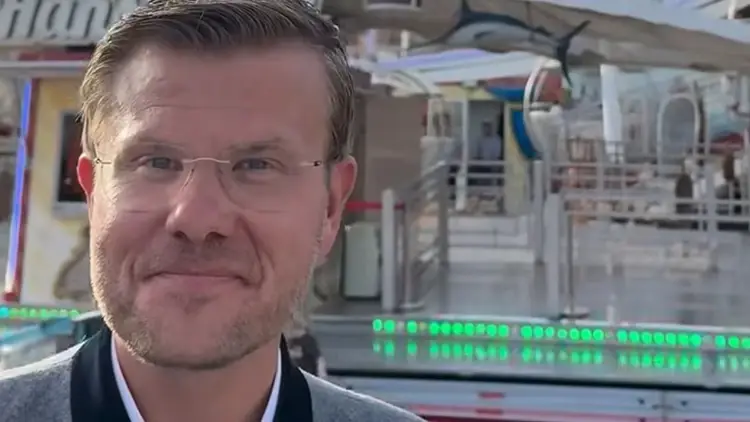 Marcus König : Benimle dönme dolaba binmek ister misiniz?