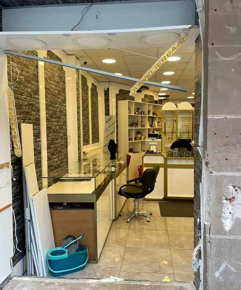 Fürth’te Çalınan Kepçeyle Seri Soygun: Kuyumcu, Kuaför ve Dönerci Saldırıya Uğradı