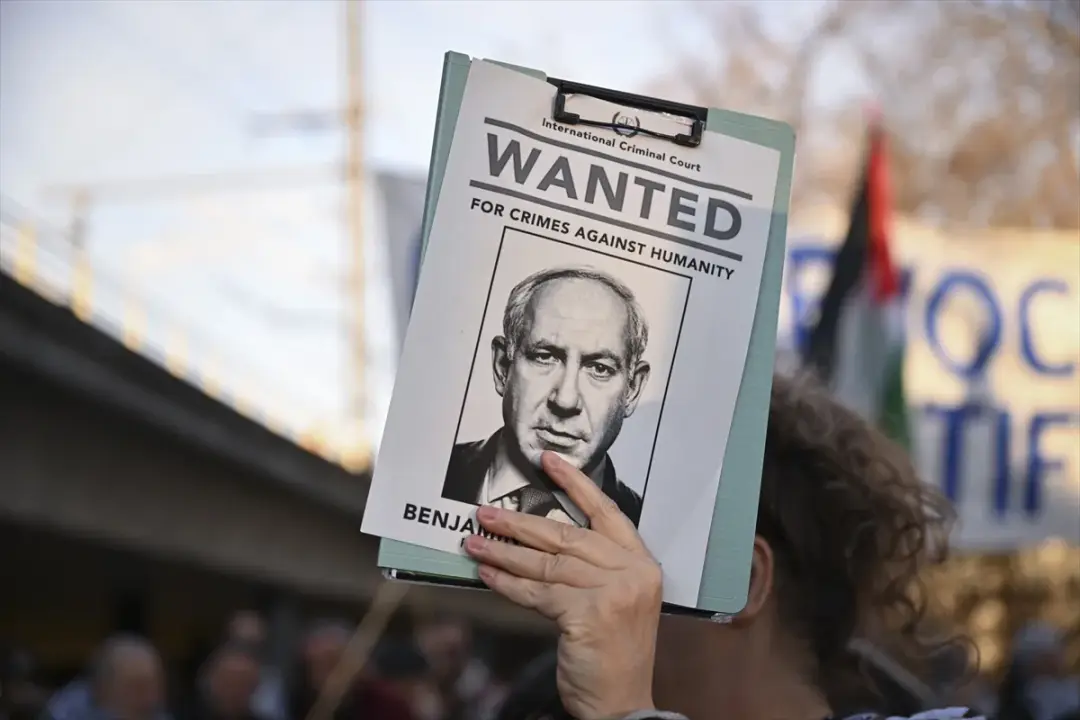 Netanyahu'nun uçağının Berlin'de koruma altına alınması protesto edildi