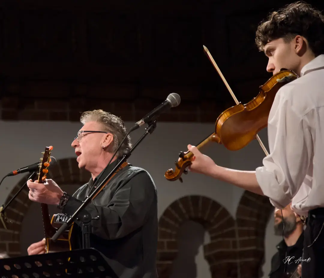Paul Dwyer Berlin’de Kültürlerarası Müzik Rüzgârı Estirdi