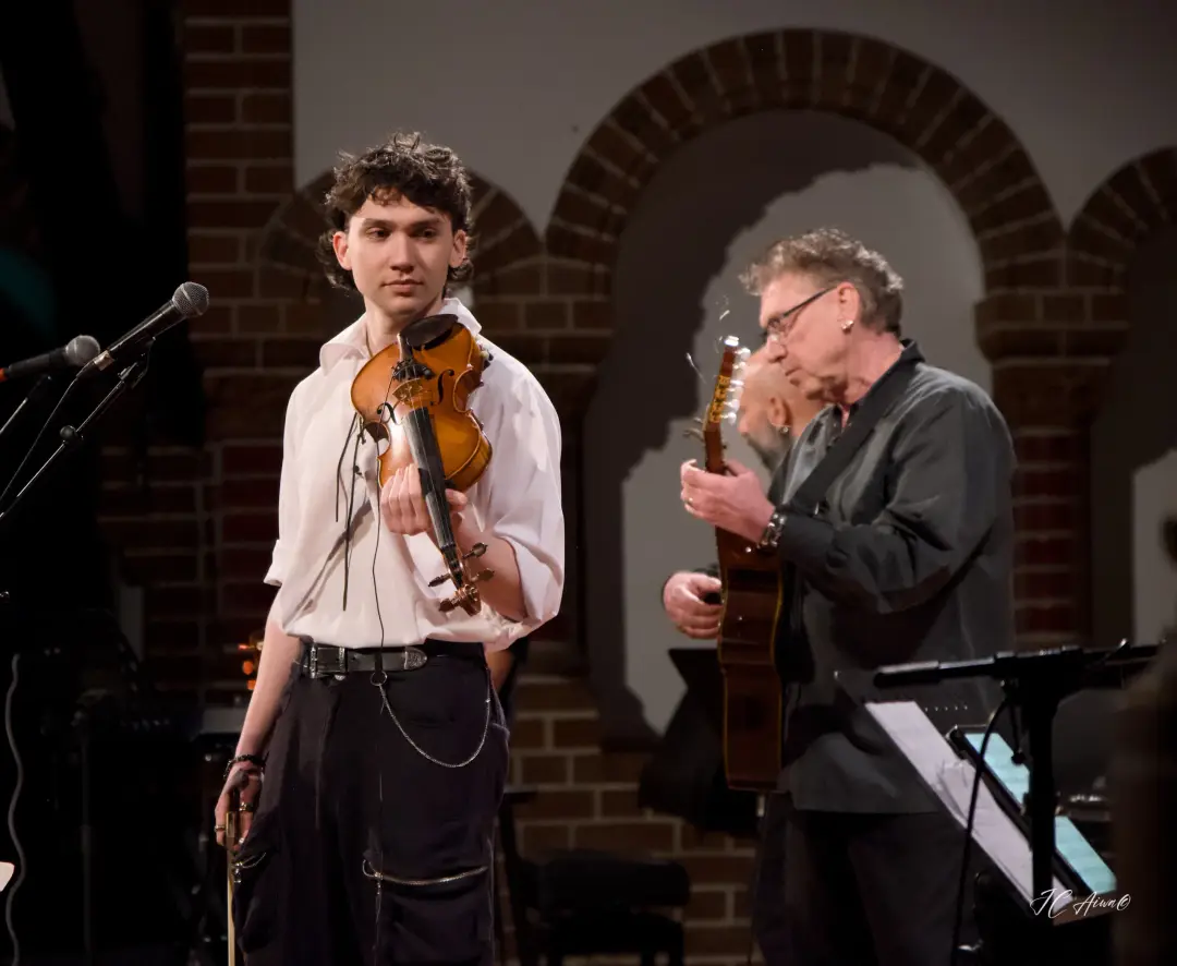 Paul Dwyer Berlin’de Kültürlerarası Müzik Rüzgârı Estirdi