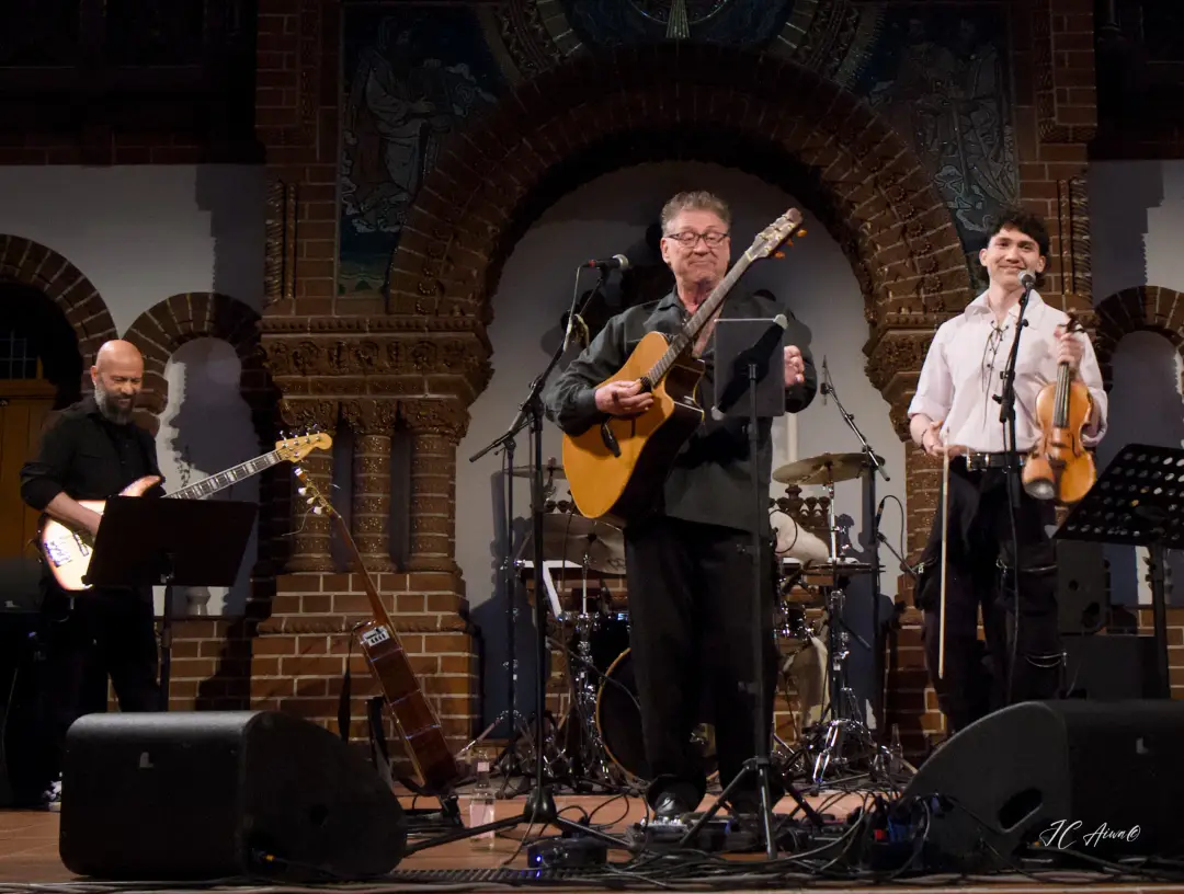 Paul Dwyer Berlin’de Kültürlerarası Müzik Rüzgârı Estirdi