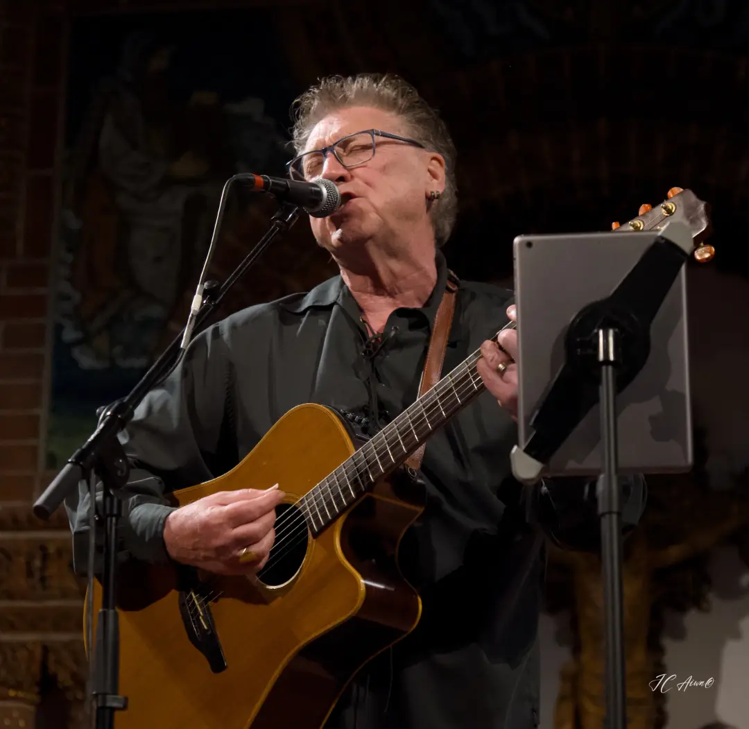 Paul Dwyer Berlin’de Kültürlerarası Müzik Rüzgârı Estirdi