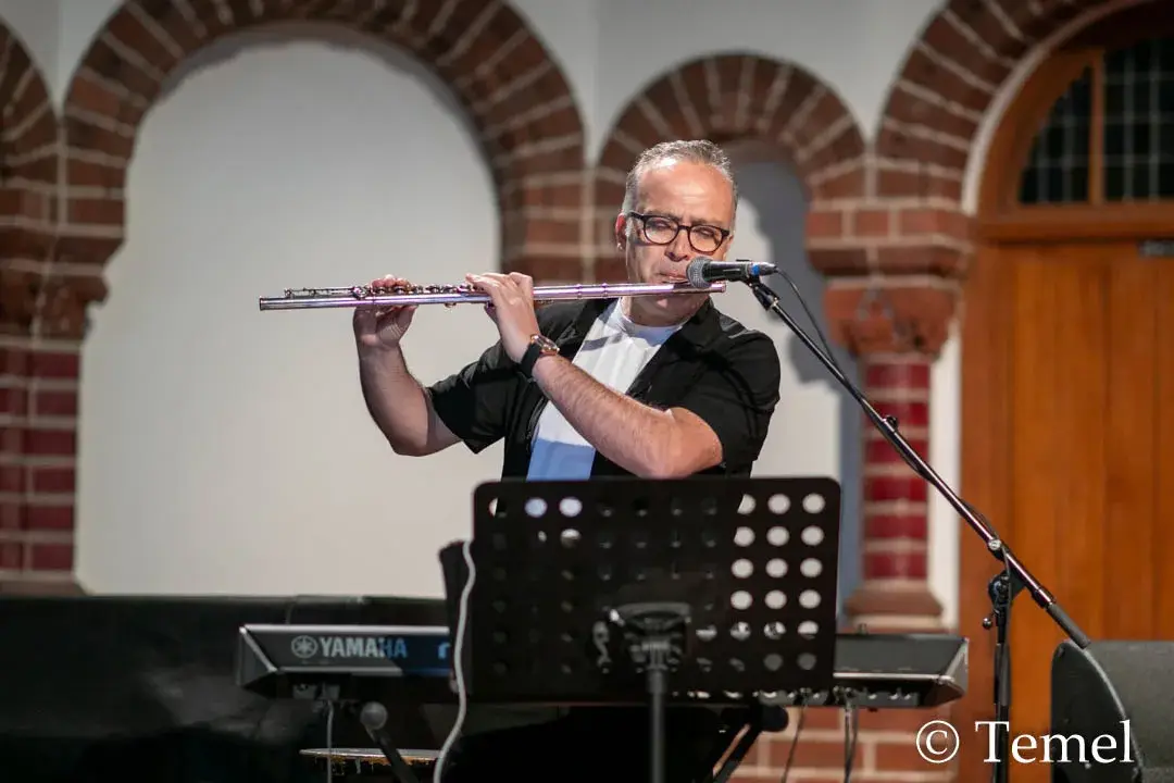 Paul Dwyer Berlin’de Kültürlerarası Müzik Rüzgârı Estirdi