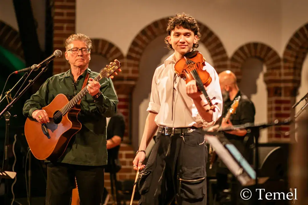 Paul Dwyer Berlin’de Kültürlerarası Müzik Rüzgârı Estirdi