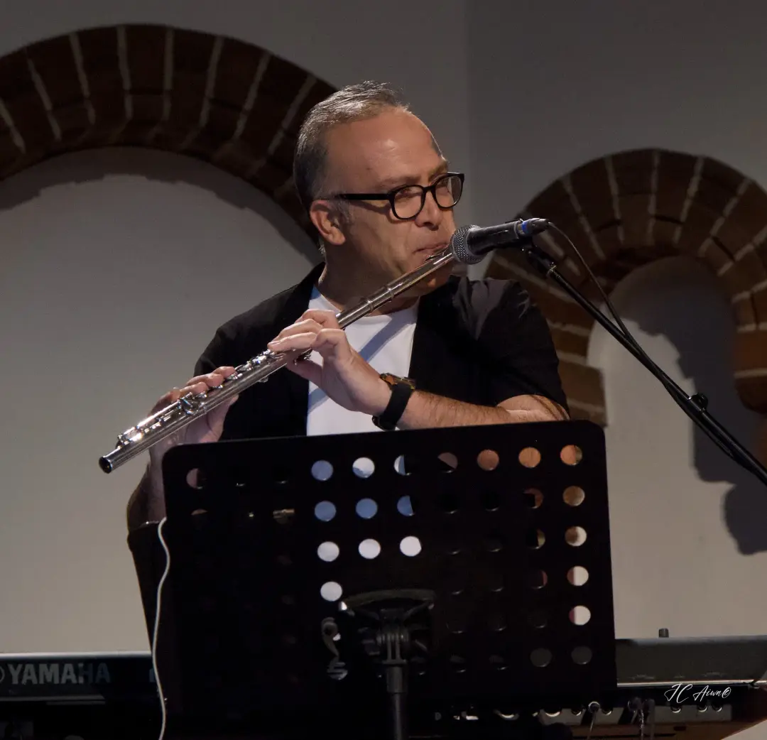 Paul Dwyer Berlin’de Kültürlerarası Müzik Rüzgârı Estirdi