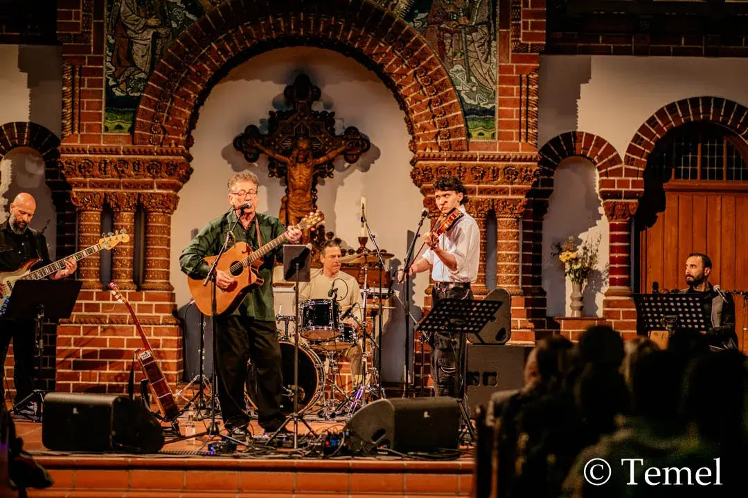 Paul Dwyer Berlin’de Kültürlerarası Müzik Rüzgârı Estirdi
