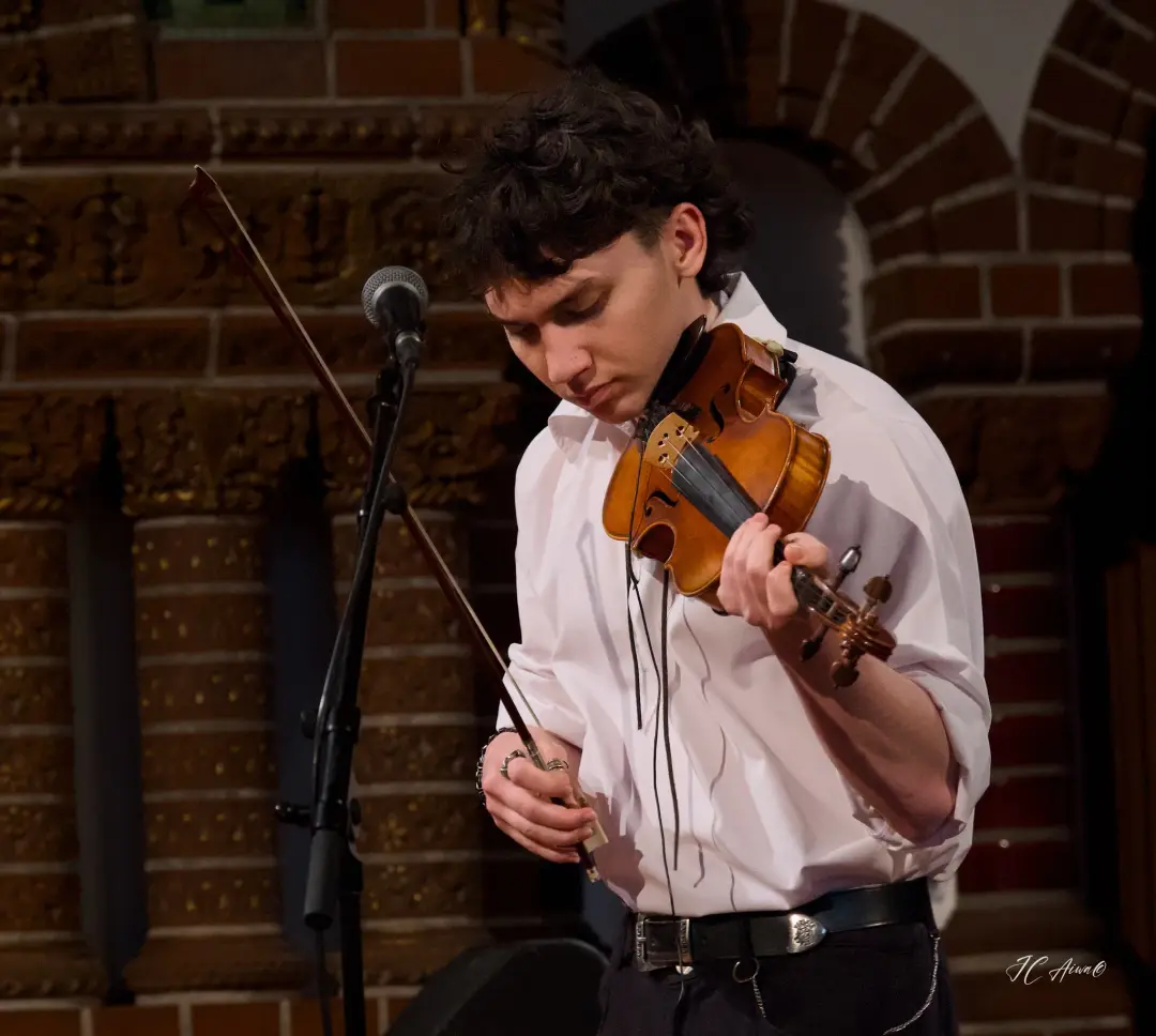 Paul Dwyer Berlin’de Kültürlerarası Müzik Rüzgârı Estirdi