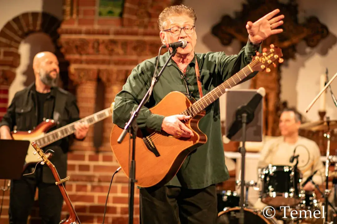 Paul Dwyer Berlin’de Kültürlerarası Müzik Rüzgârı Estirdi