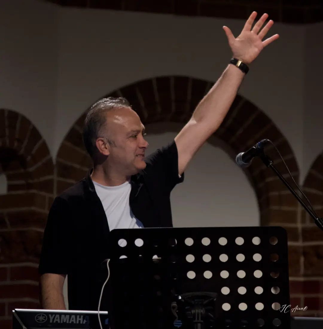 Paul Dwyer Berlin’de Kültürlerarası Müzik Rüzgârı Estirdi