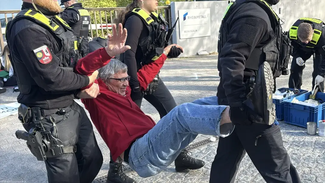 Aktivistler İsrail için mühimmat üreten Rheinmetall şirketini protesto etti