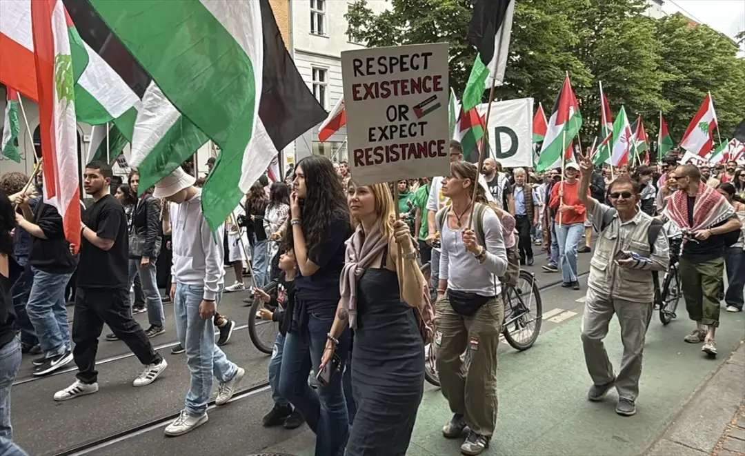 Berlin'de İsrail'in Filistin ve Lübnan'a saldırıları protesto edildi
