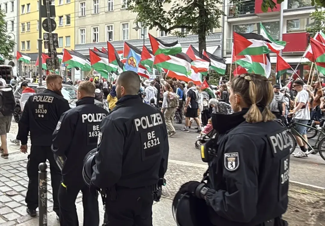 Berlin'de İsrail'in Filistin ve Lübnan'a saldırıları protesto edildi