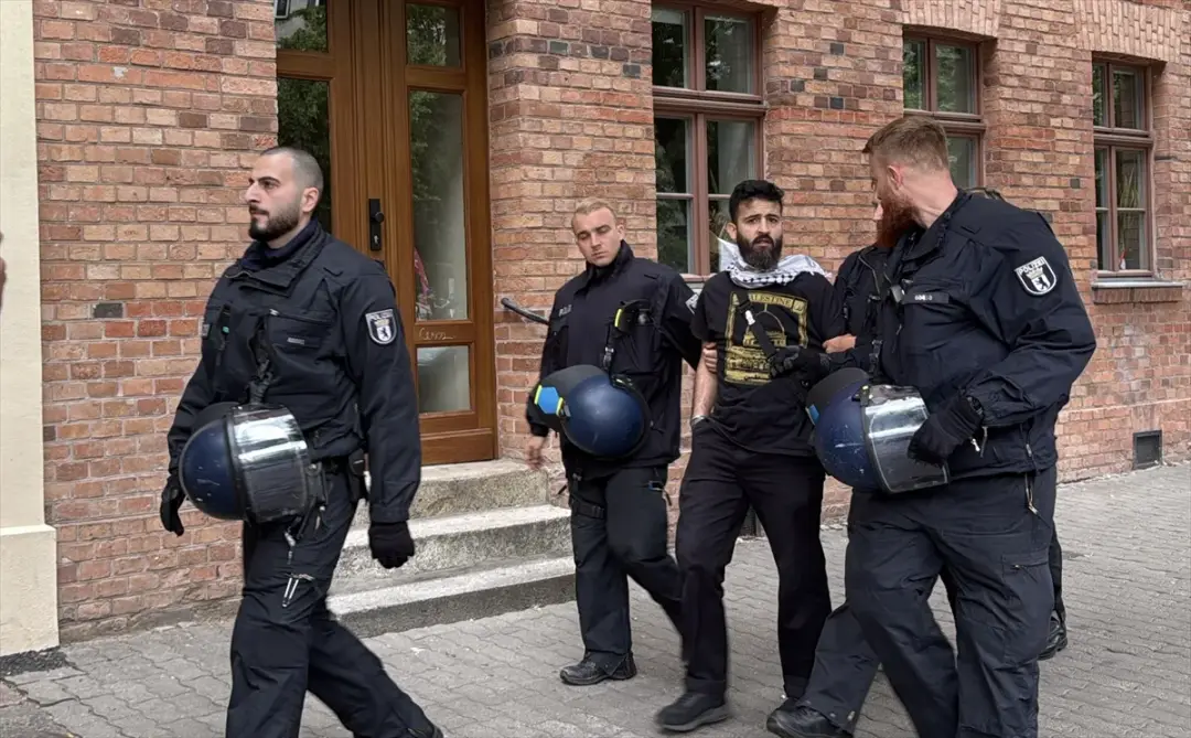 Berlin'de İsrail'in Filistin ve Lübnan'a saldırıları protesto edildi
