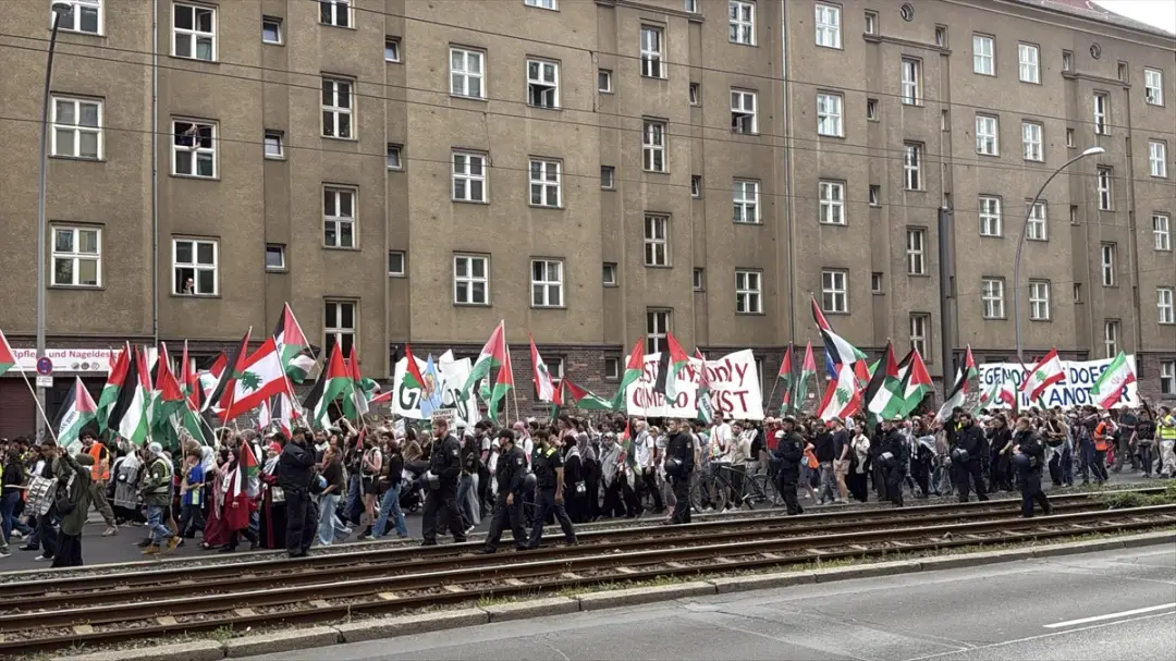 Berlin'de İsrail'in Filistin ve Lübnan'a saldırıları protesto edildi