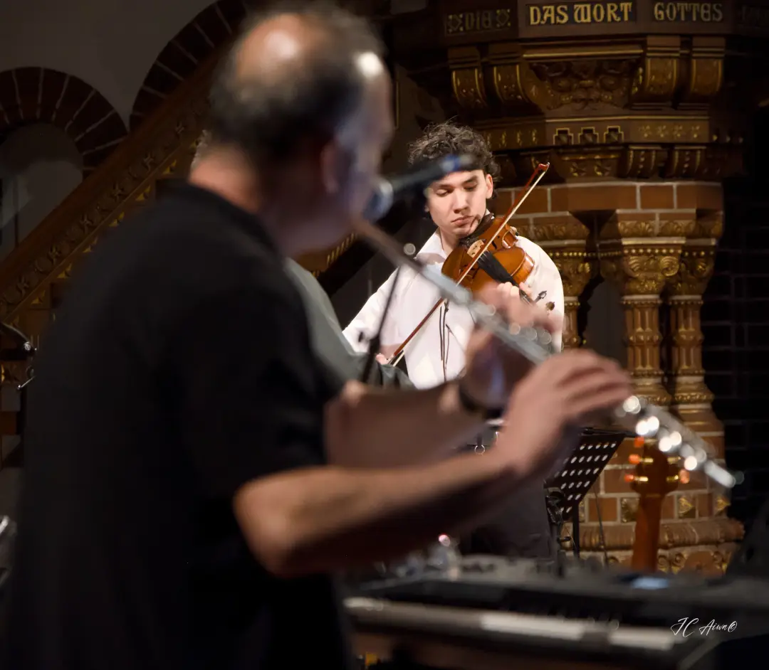 Paul Dwyer Berlin’de Kültürlerarası Müzik Rüzgârı Estirdi