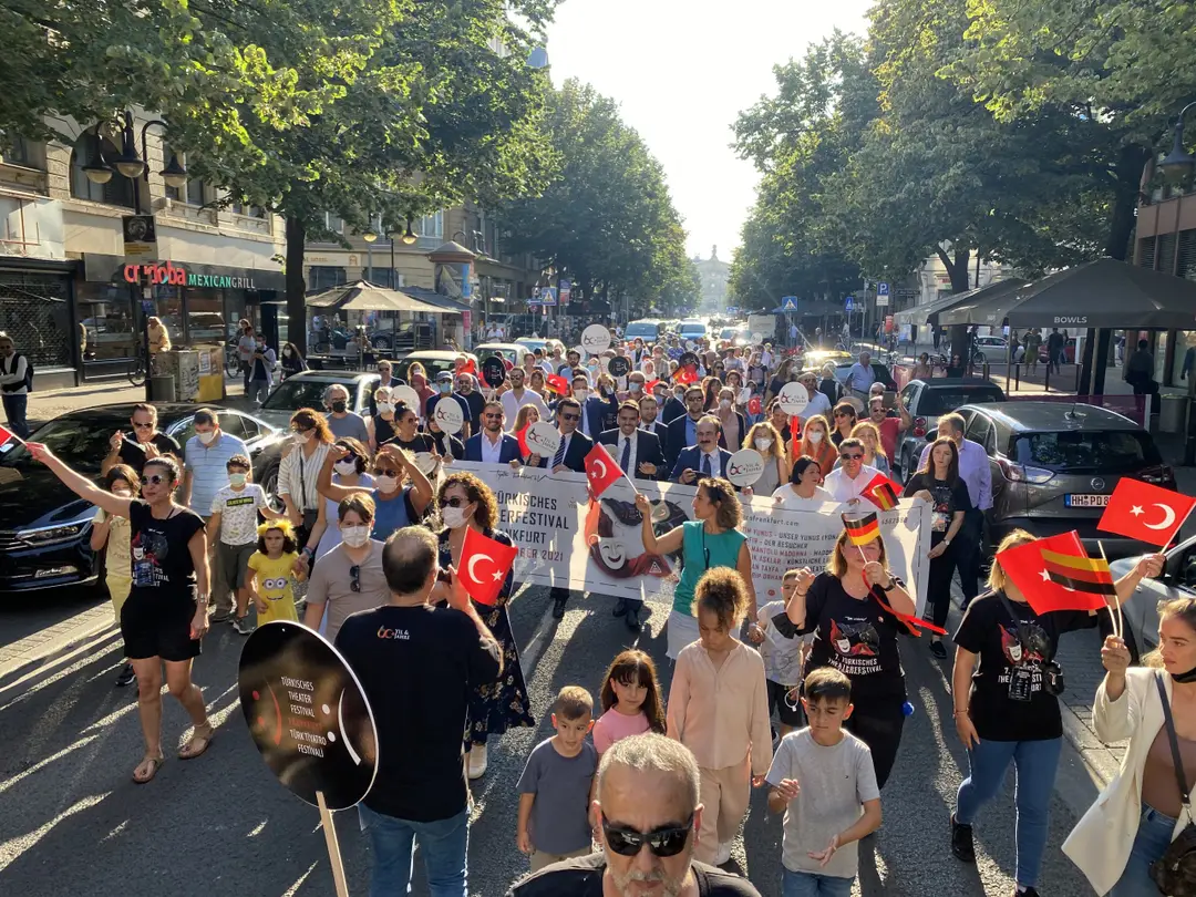 Frankfurt'ta 'Göçün 60'ıncı Yılı Korteji' düzenlendi