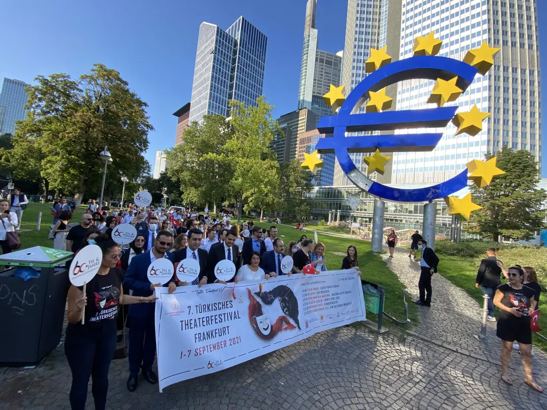 Frankfurt'ta 'Göçün 60'ıncı Yılı Korteji' düzenlendi