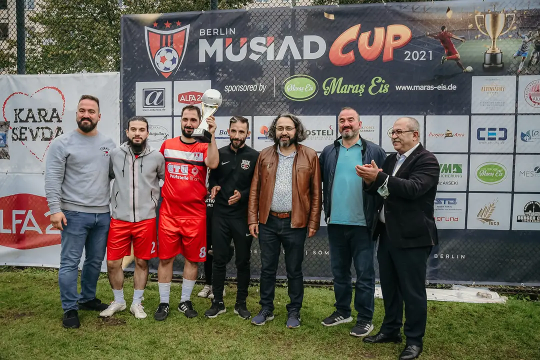 MÜSİAD Berlin futbol turnuvası düzenledi