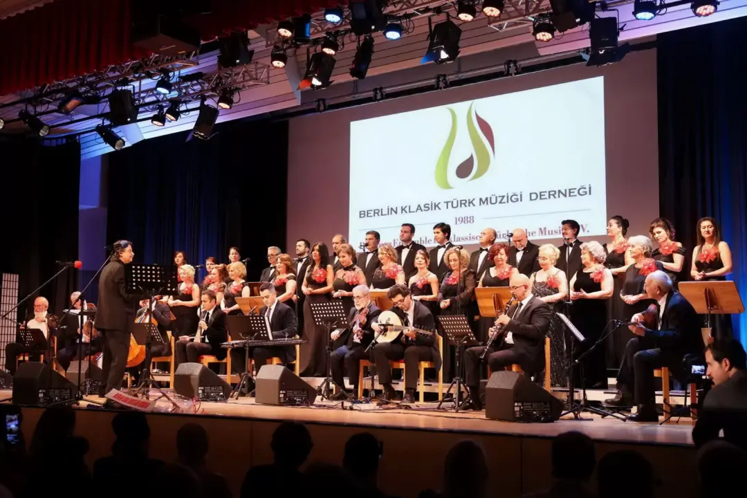 35. Yılı ‘Barışın olduğu yerde hayat çiçek açar’ konserle kutlandılar