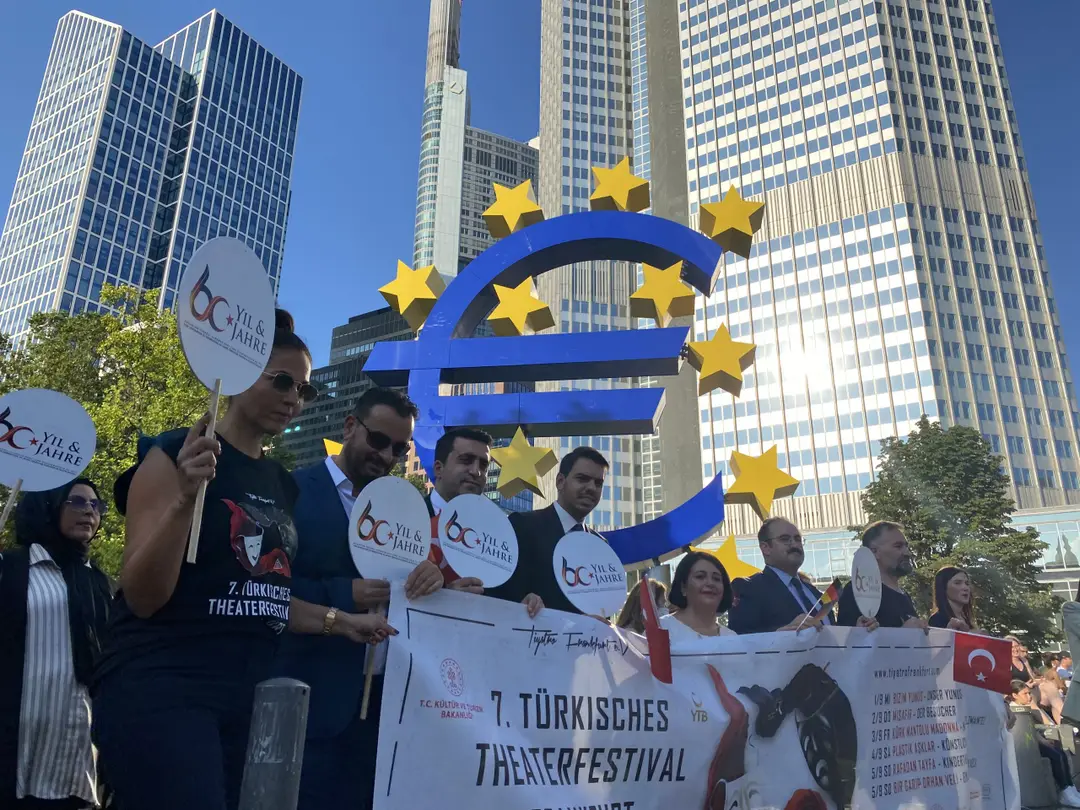 Frankfurt'ta 'Göçün 60'ıncı Yılı Korteji' düzenlendi