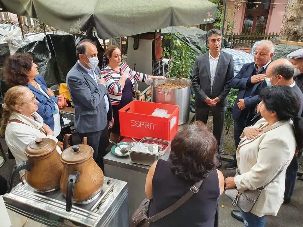 CHP Berlin Birliği Aşure dağıttı