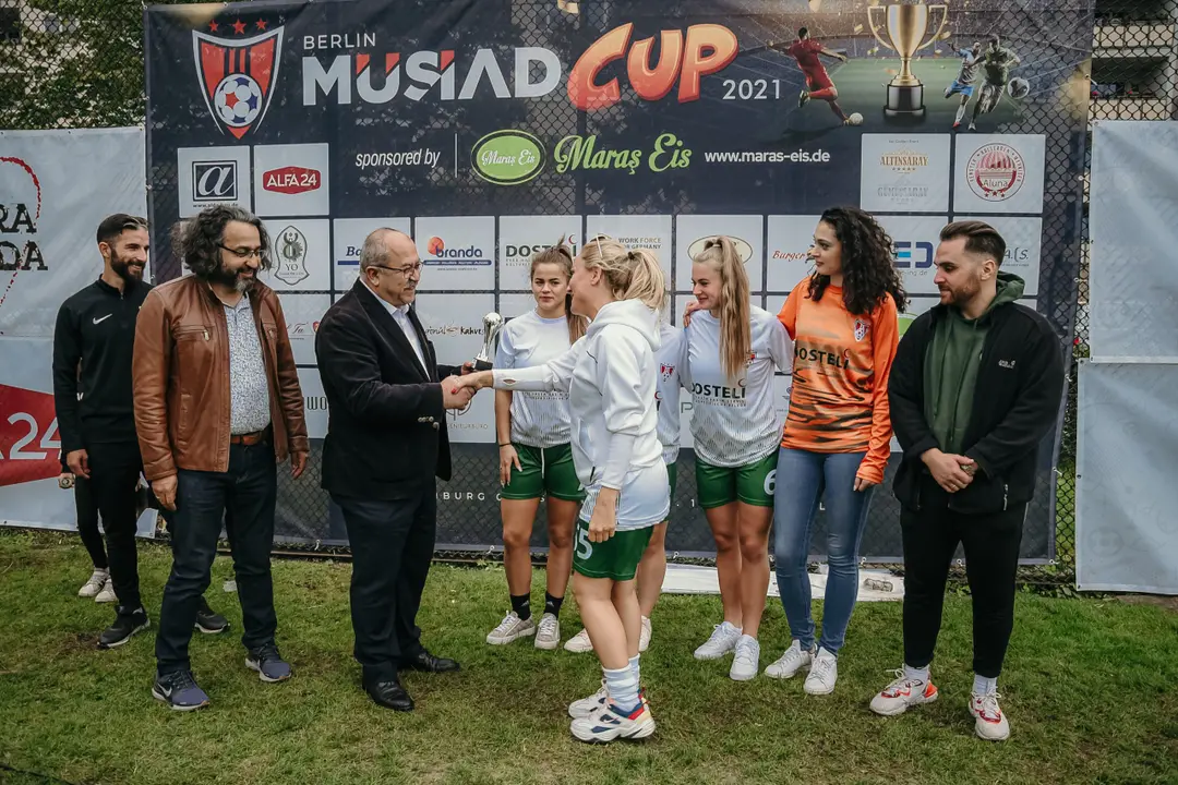 MÜSİAD Berlin futbol turnuvası düzenledi