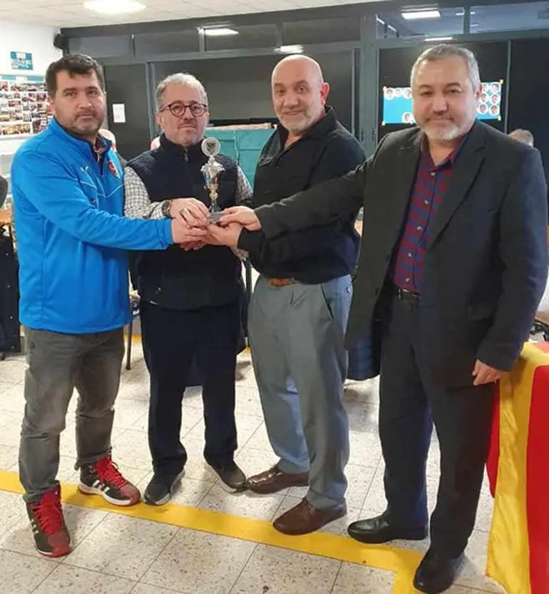 Schwandorf bilardo turnuvasında kupayı imamlar aldı