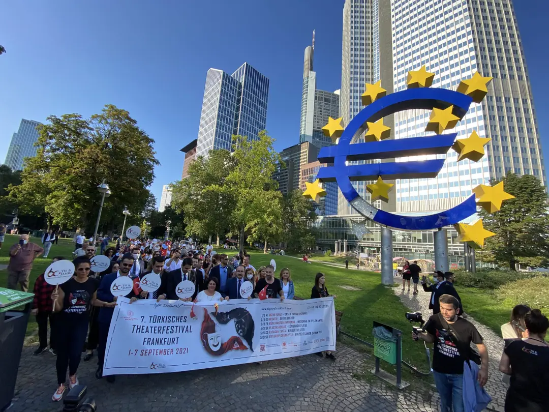 Frankfurt'ta 'Göçün 60'ıncı Yılı Korteji' düzenlendi