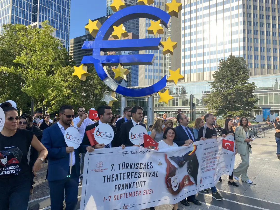 Frankfurt'ta 'Göçün 60'ıncı Yılı Korteji' düzenlendi