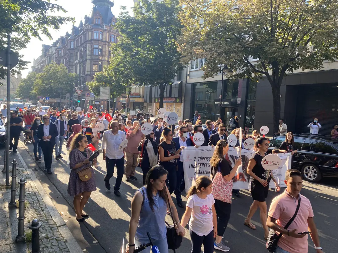 Frankfurt'ta 'Göçün 60'ıncı Yılı Korteji' düzenlendi