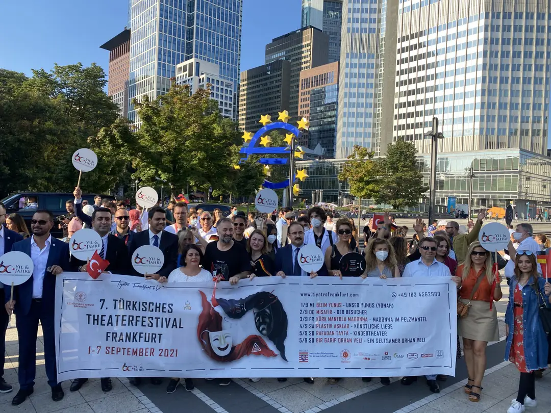 Frankfurt'ta 'Göçün 60'ıncı Yılı Korteji' düzenlendi