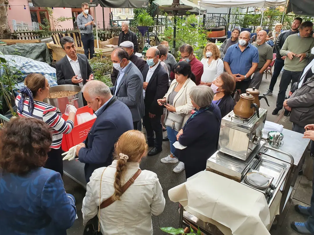 CHP Berlin Birliği Aşure dağıttı