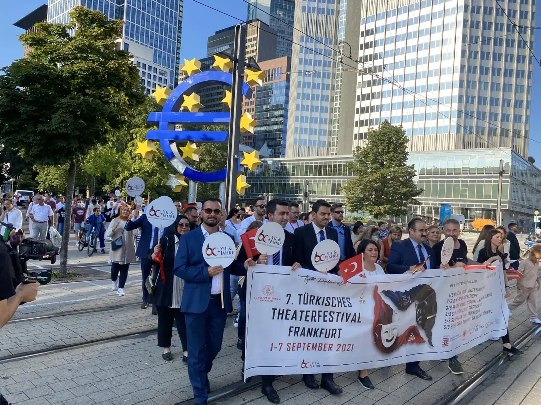 Frankfurt'ta 'Göçün 60'ıncı Yılı Korteji' düzenlendi