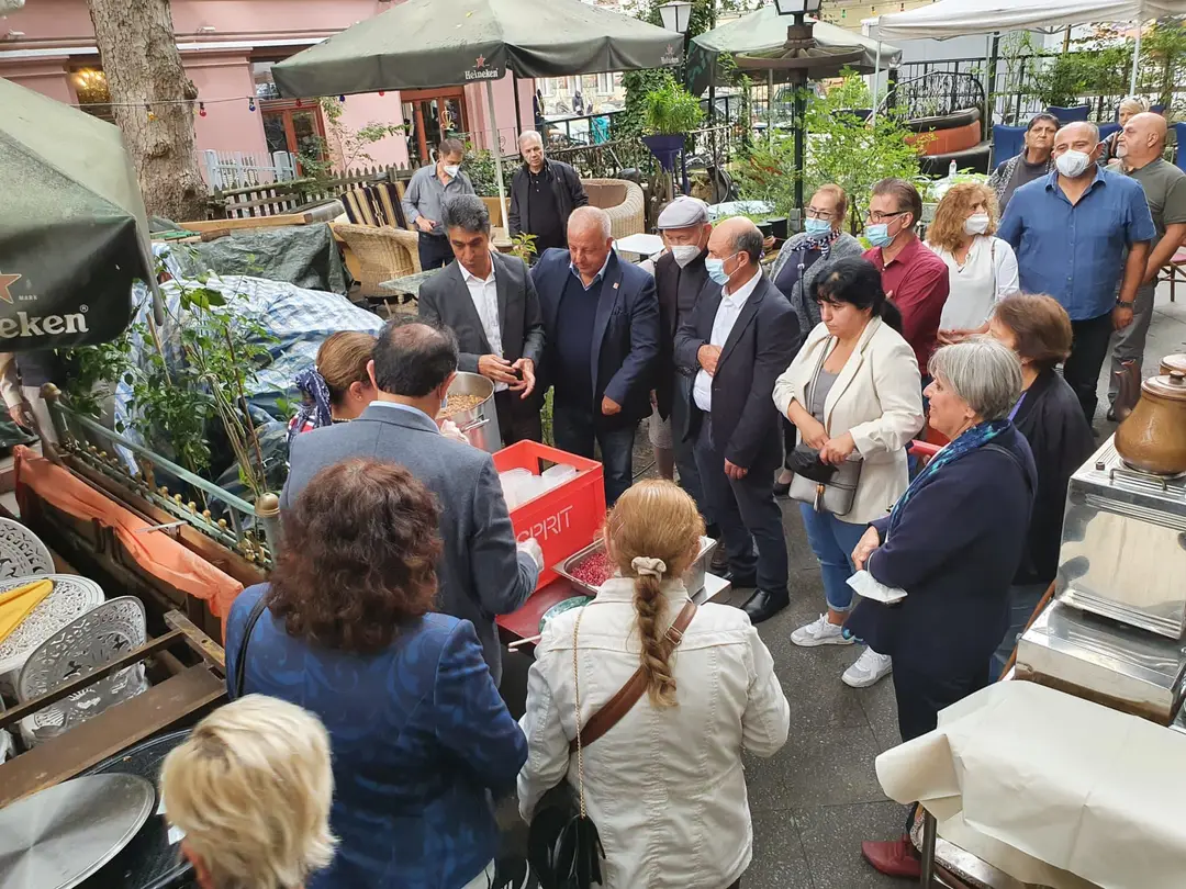 CHP Berlin Birliği Aşure dağıttı