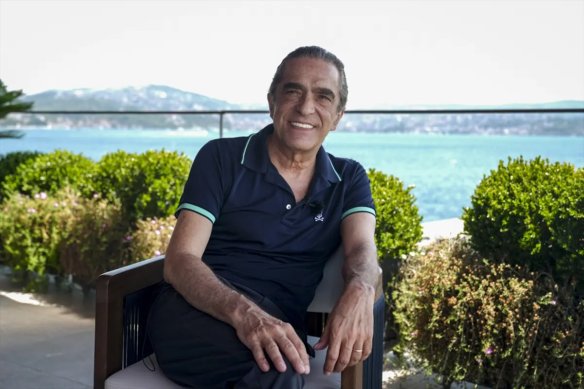 FETÖ'NÜN 15 TEMMUZ DARBE GİRİŞİMİNİN 10. YILI - Sanatçı Fahir Atakoğlu, "15 Temmuz Destanı" eserinin ortaya çıkış sürecini anlattı: