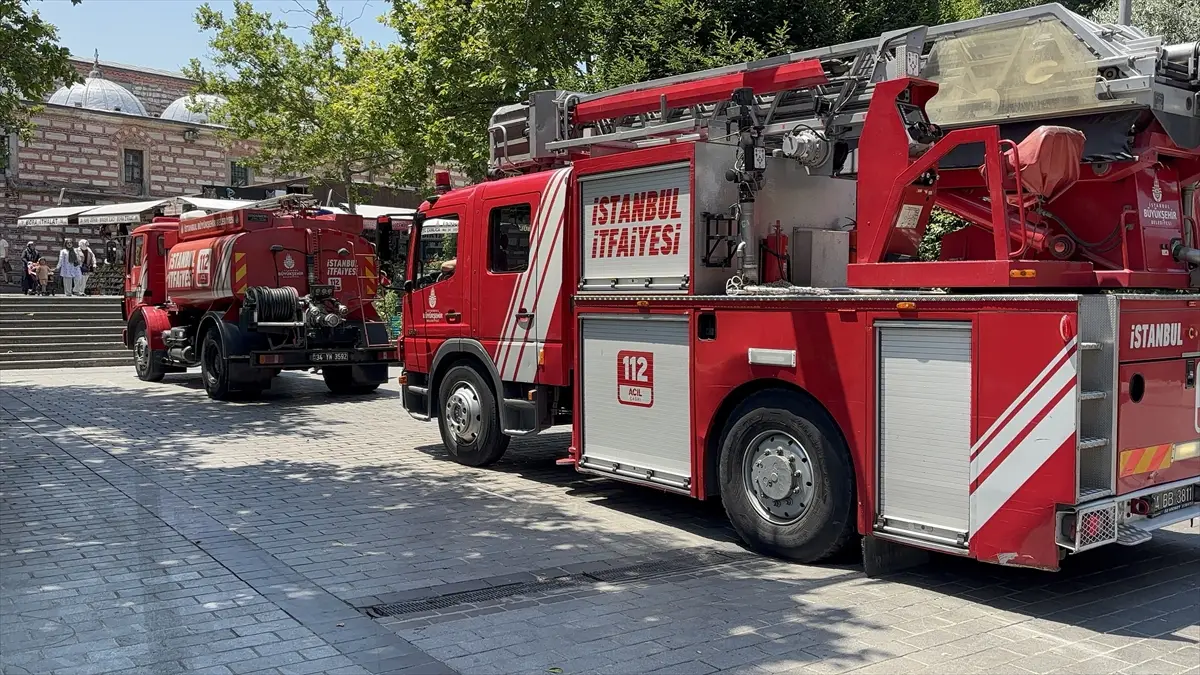 Mısır Çarşısı'nda çıkan yangın söndürüldü