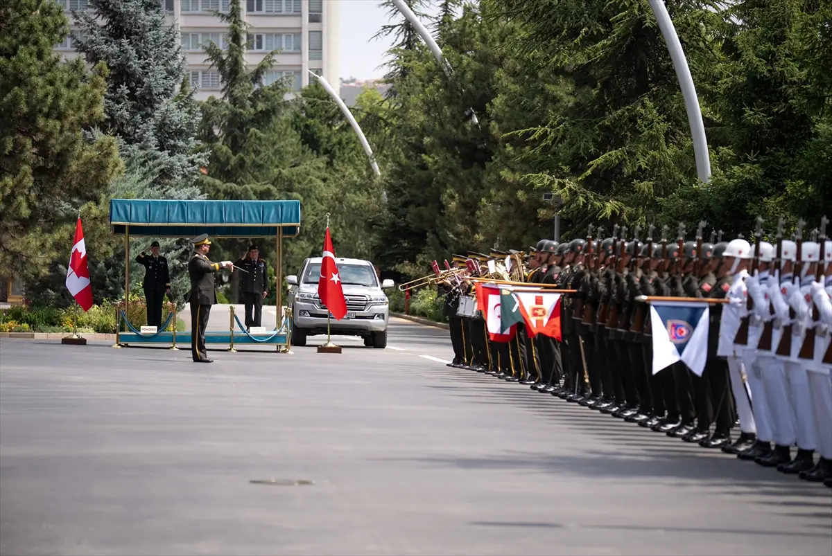 Bayraktaroğlu: Kanada mevkidaşıyla görüştü