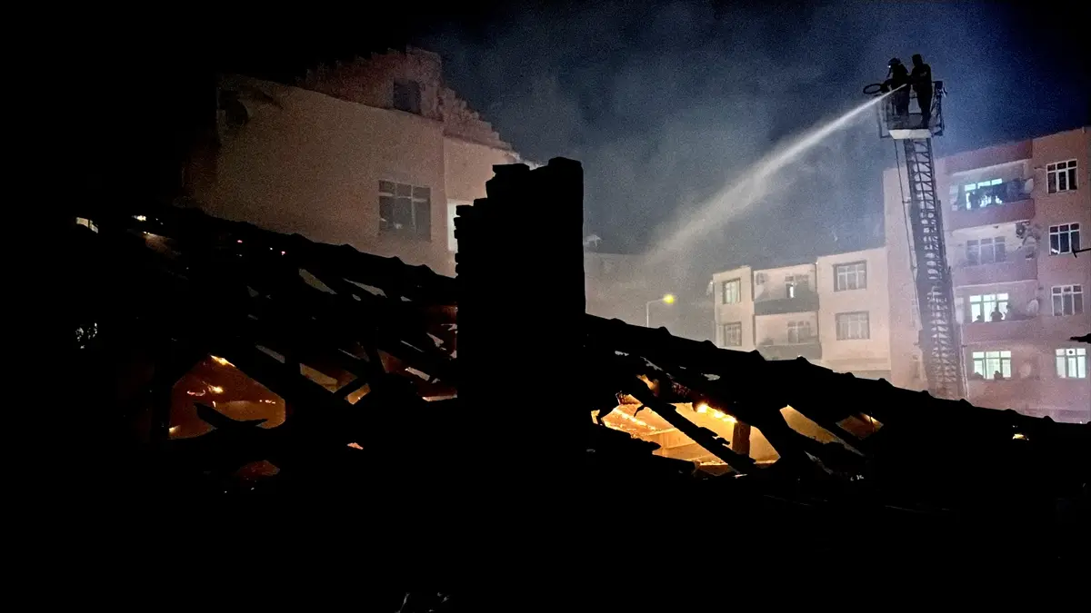 Samsun'da inşaat malzemesi deposunda yangın söndürüldü