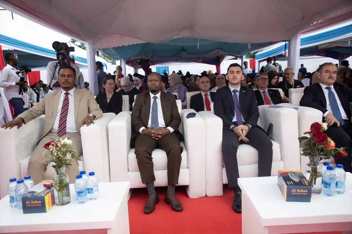 Somali'de Erdoğan Fakültesi mezuniyet verdi