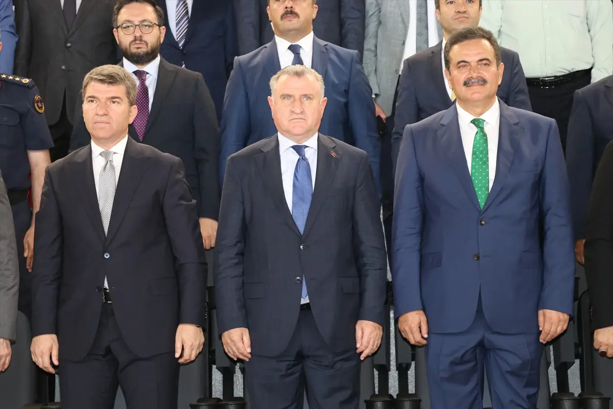 Bakan Bak: AK Parti hizmet partisidir