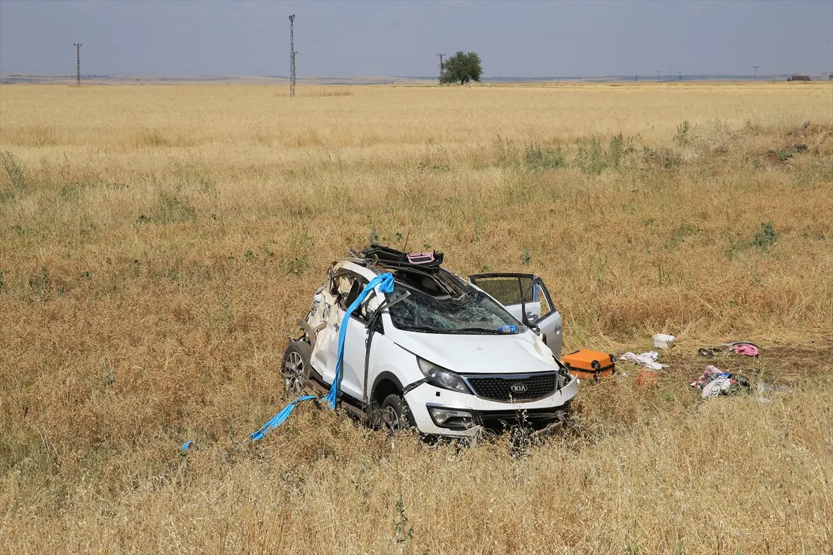 Diyarbakır'da şarampole devrilen otomobildeki 5 kişi yaralandı