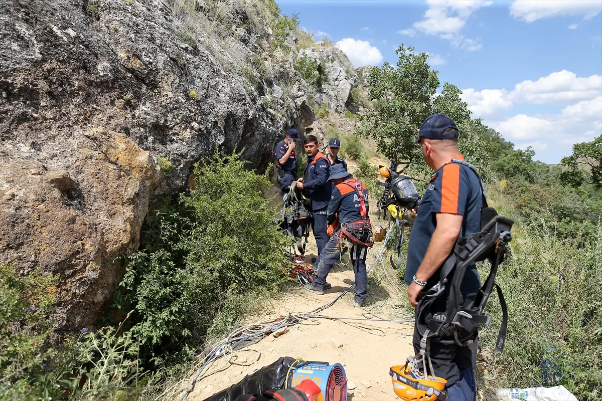 Çorum'da mağara kurtarma çalışmalarına ara verildi